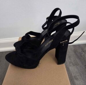 NWT - Francesca's Strappy Block Heel Black Sandals Sz. 9